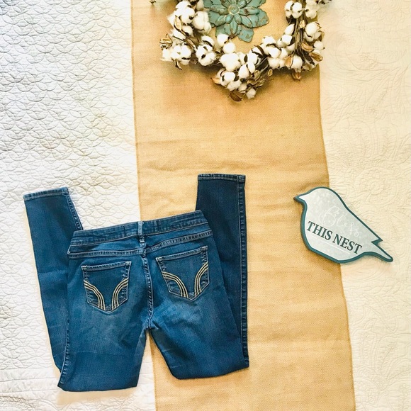 Hollister Denim - Hollister dark wash Jeggings size 5S-27/27